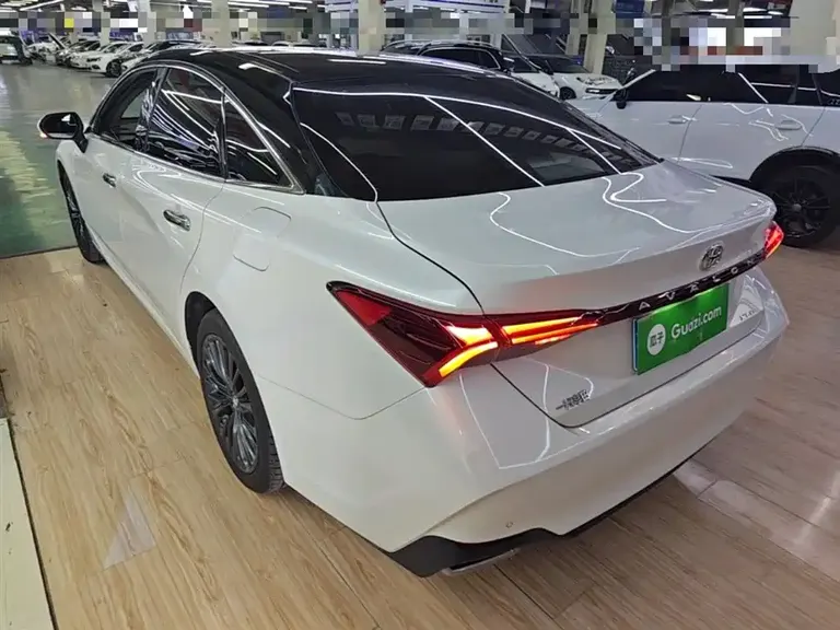 Toyota Avalon 2.0 L XLE Premium CN-VI