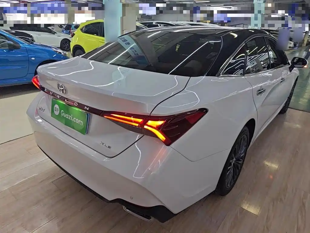 Avalon 2.0 L XLE Premium CN-VI