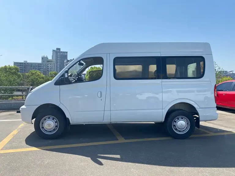Maxus Xintu V80 新途V80 2017款 2.5 T 6挡手动傲运通国V短轴中顶5/6/10座