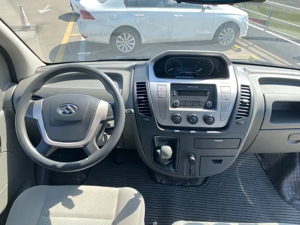 Xintu V80 新途V80 2017款 2.5 T 6挡手动傲运通国V短轴中顶5/6/10座