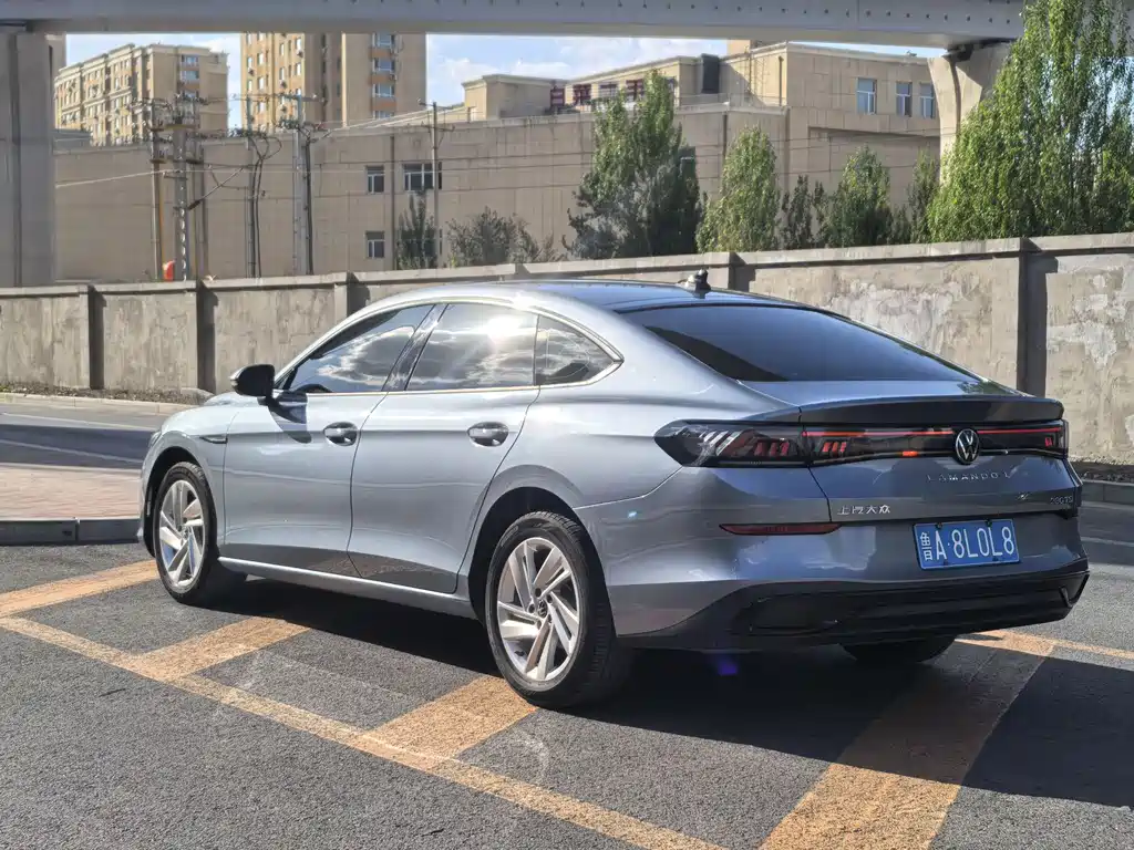 Lamando Lamando L 280 TSI DSG Dazzle Hot