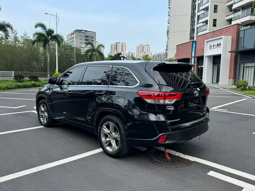 Highlander 2.0 T 4 WD Luxury 7-seat CN-V