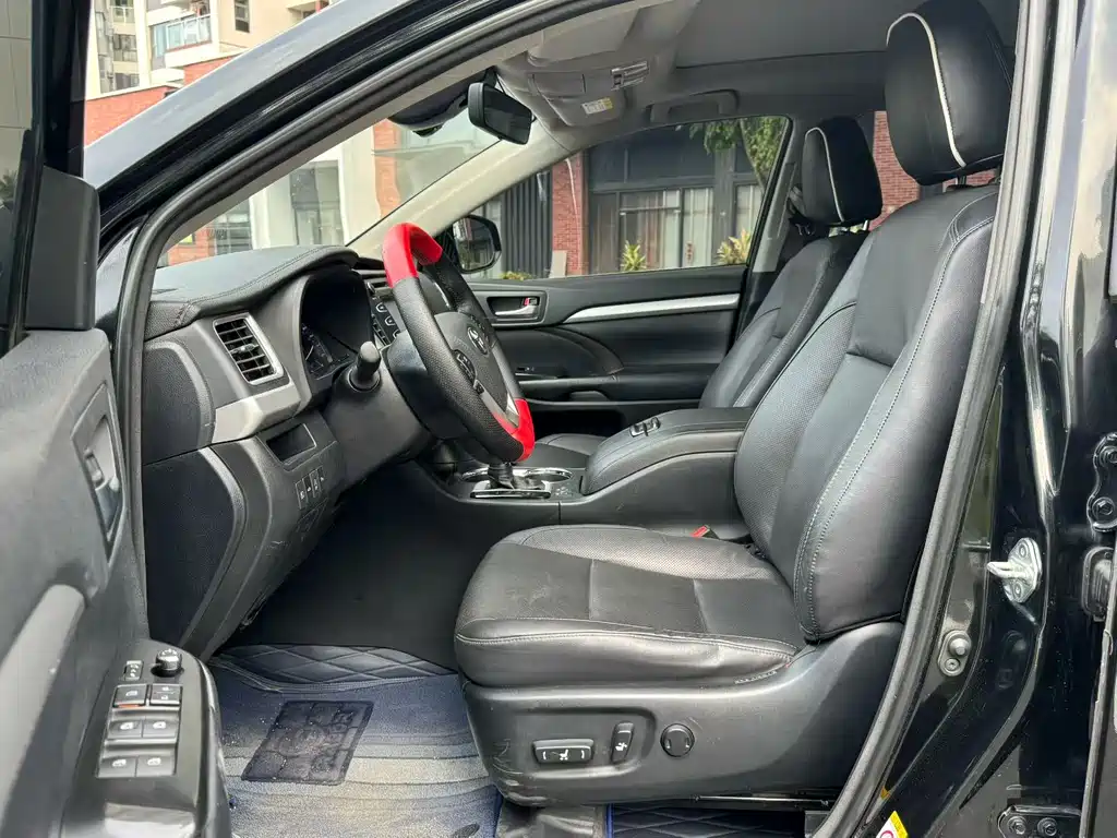 Highlander 2.0 T 4 WD Luxury 7-seat CN-V