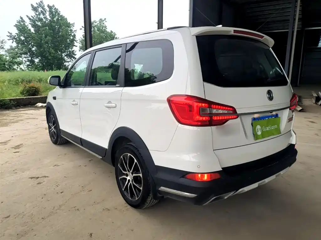 Fengxing SX6 1.6 L Manual Luxury CN-VI