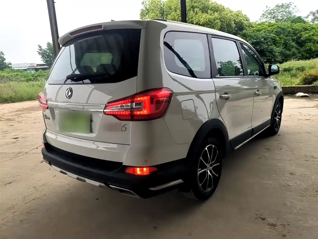 Fengxing SX6 1.6 L Manual Luxury CN-VI