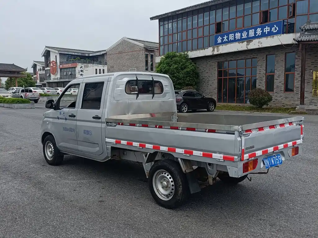 Wuling Rongguang New Truck 五菱荣光新卡 2018款 1.8 L双排LJ479 QE2