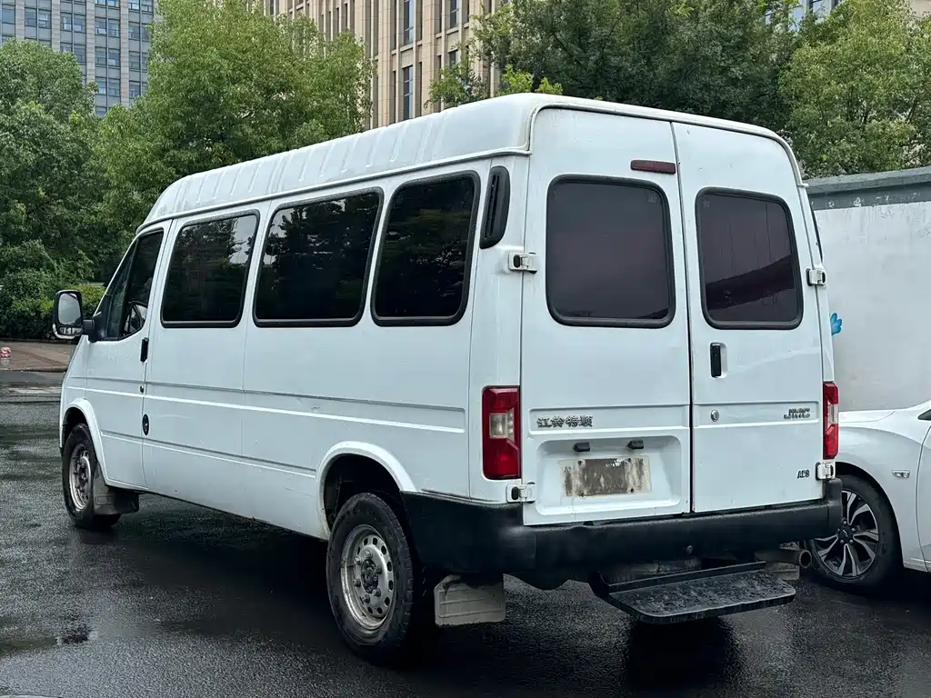 Transit Custom 2.8 T Commercial LWB Mid Roof 6 7 8-seatJX493