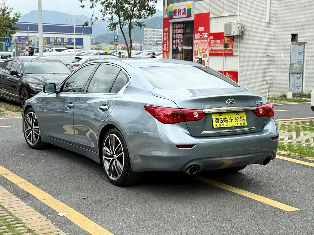 Infiniti Q50 3.7 L Luxury Sport