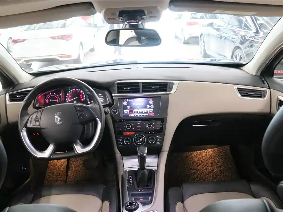 DS 6 1.6 T Luxury THP160