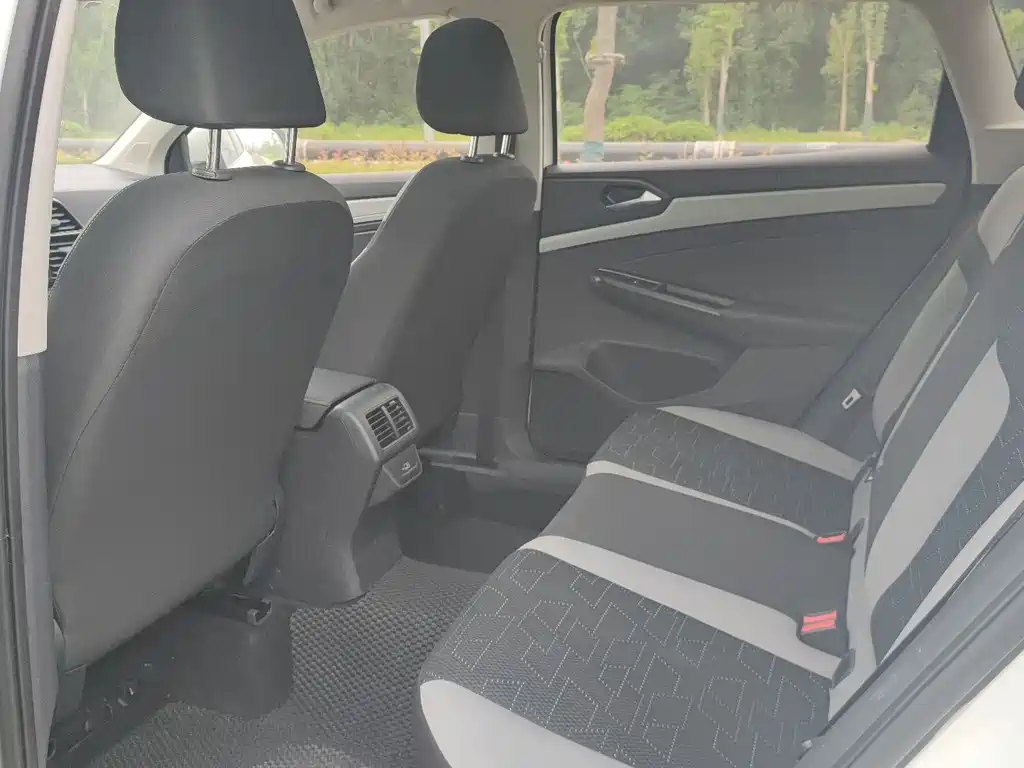 Jetta VS7 280 TSI Auto Progressive