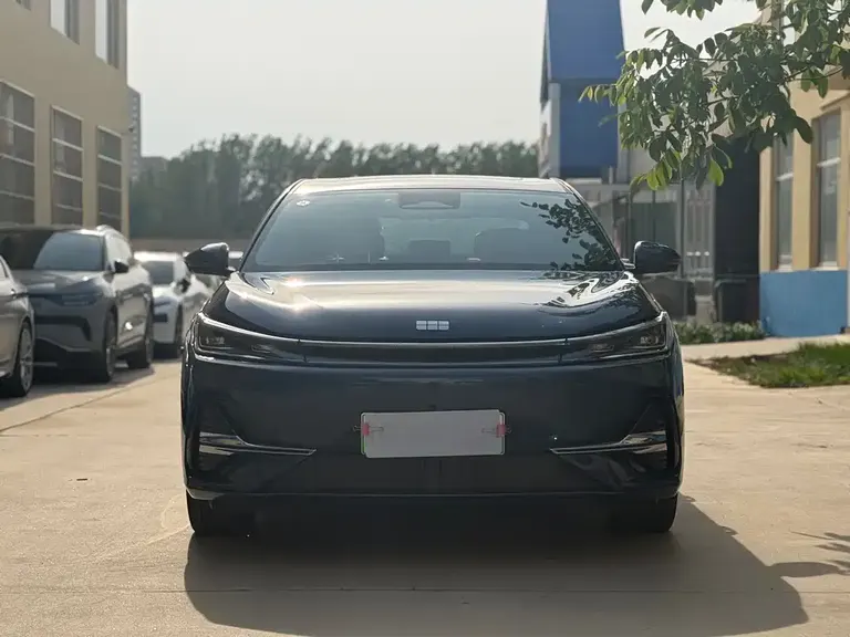 Geely Galaxy A7 EM-i 150 km Starship