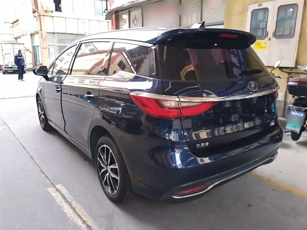 Song MAX 1.5 T Auto Connected Elite 6-seat