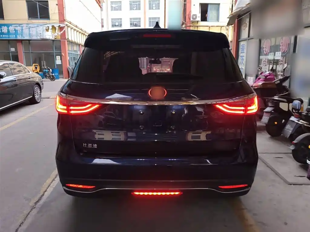 Song MAX 1.5 T Auto Connected Elite 6-seat