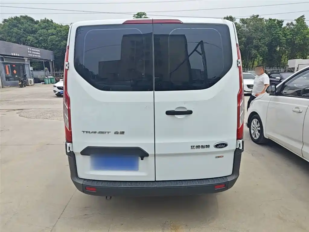 Transit 2.0 T Diesel Multi-purpose Commercial SWB Low Roof 6-seat CN-VI
