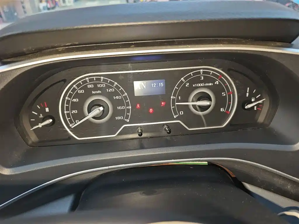 Xintu V80 新途V80 2023款 2.0 T AMT经典傲运通长轴中顶6/7/8/9座