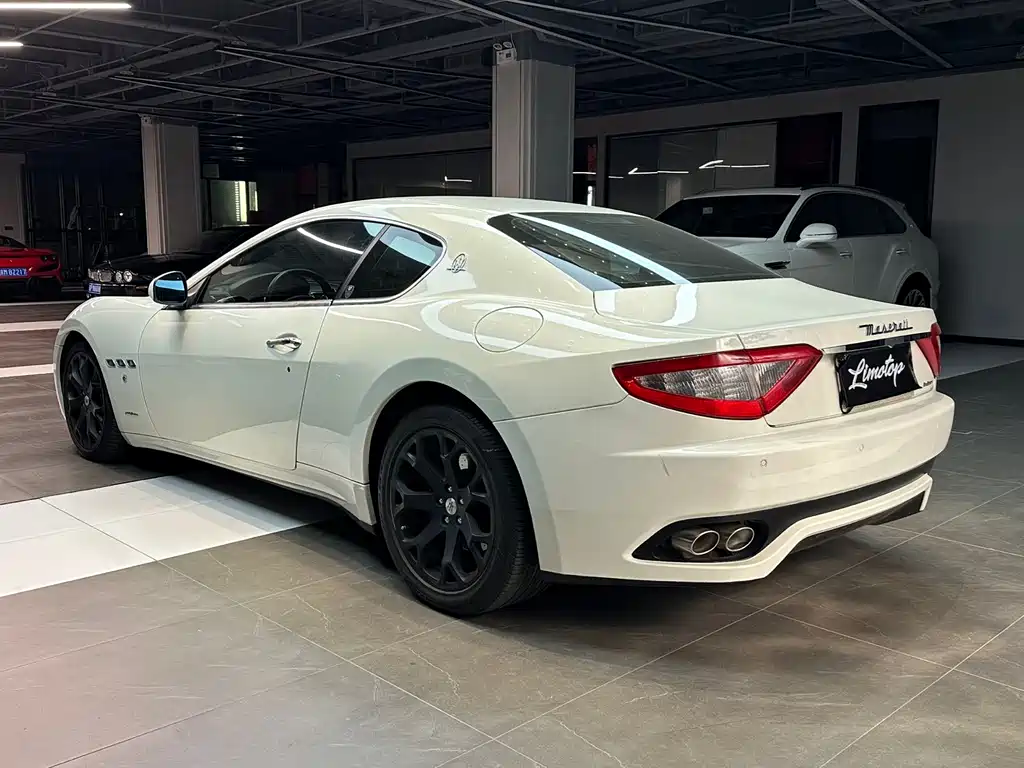 GranTurismo 4.2 L Standard