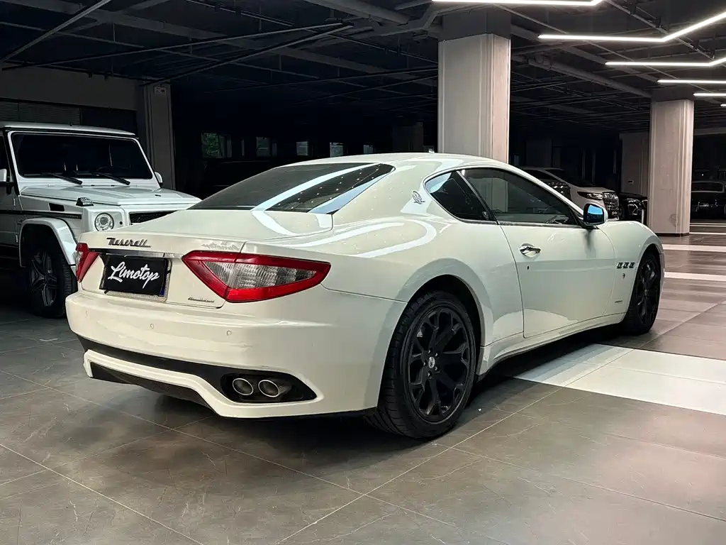 GranTurismo 4.2 L Standard