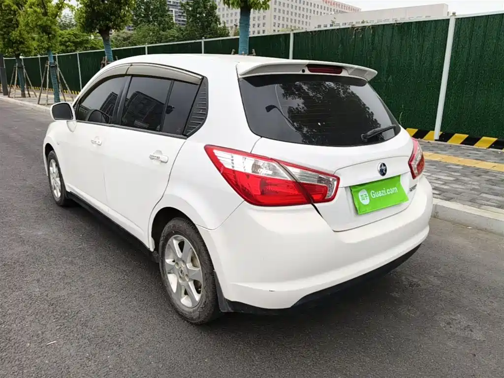 Venucia R50 1.6 L Manual Luxury