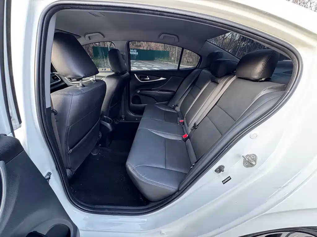 Crider 1.8 L CVT Comfort