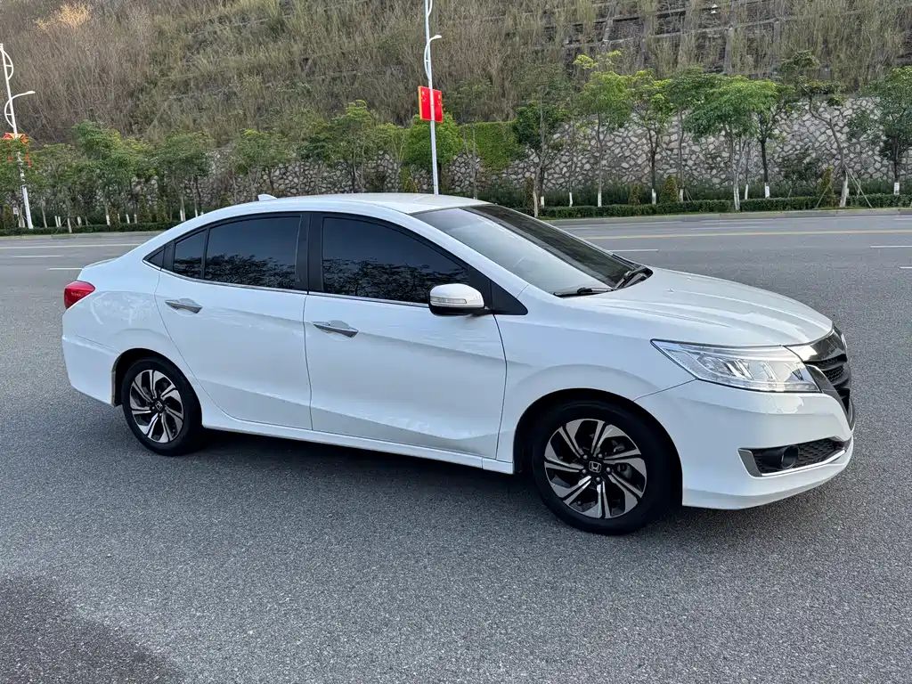 Crider 1.8 L CVT Comfort