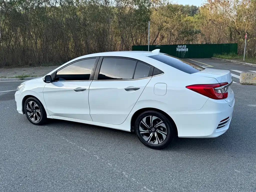Crider 1.8 L CVT Comfort