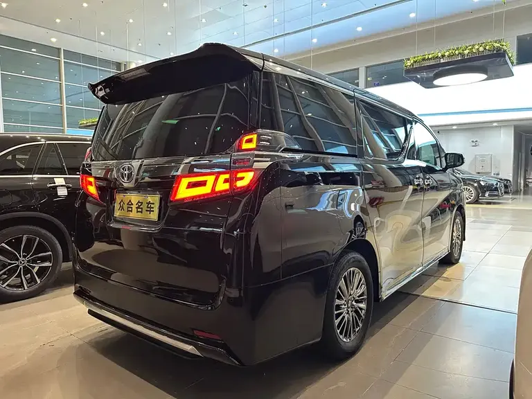 Toyota Vellfire Crown Dual Engine 2.5 L HV Supreme