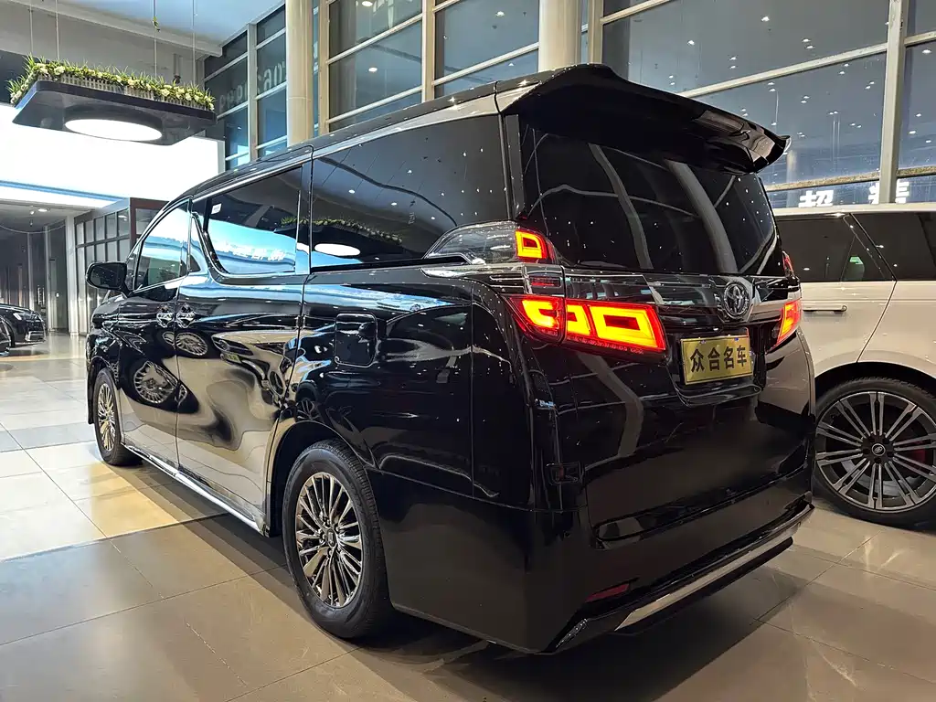 Vellfire Crown Dual Engine 2.5 L HV Supreme