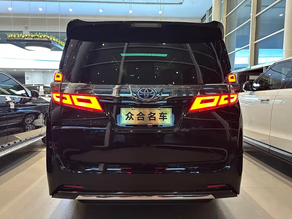 Vellfire Crown Dual Engine 2.5 L HV Supreme