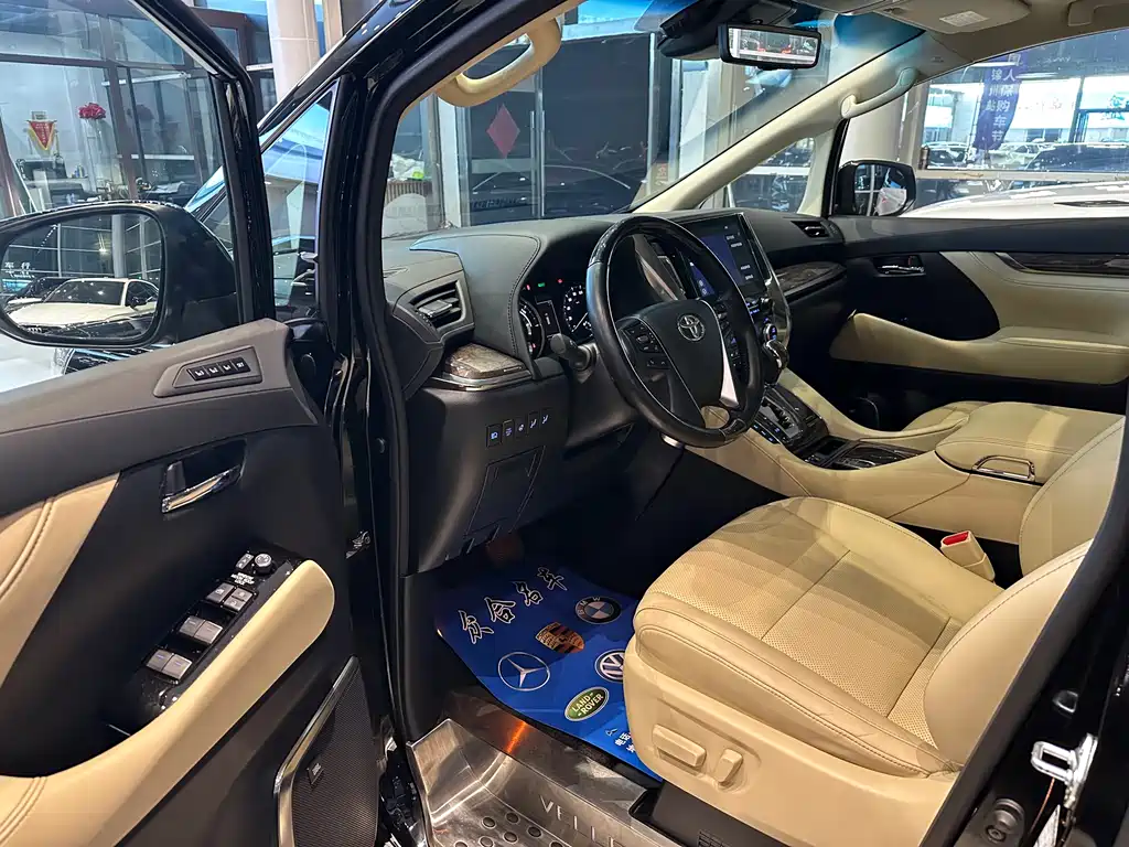 Vellfire Crown Dual Engine 2.5 L HV Supreme