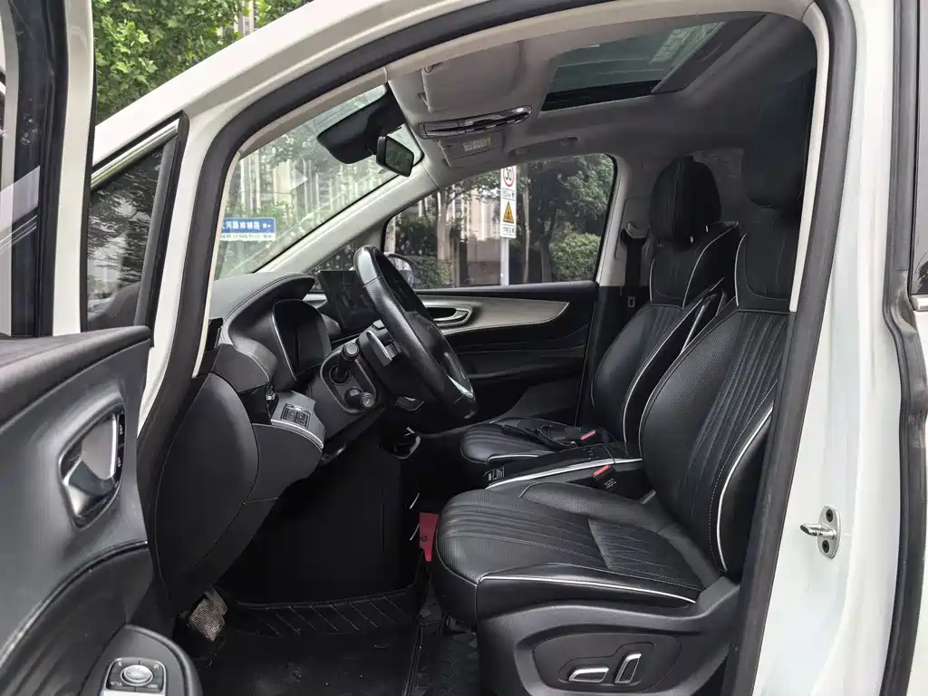 Roewe iMAX8 400 TGI Supreme Series Honored