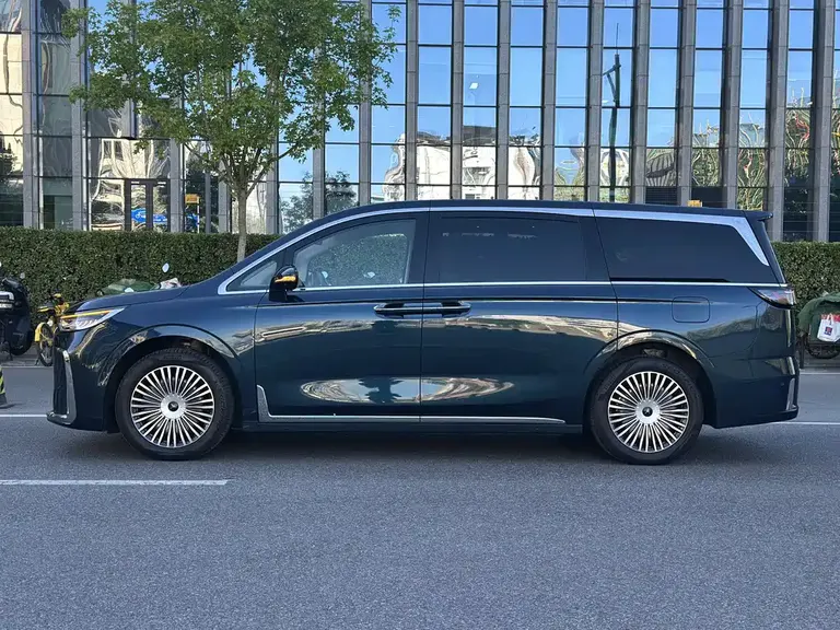 Voyah Dreamer PHEV 4 WD Flagship Kunpeng