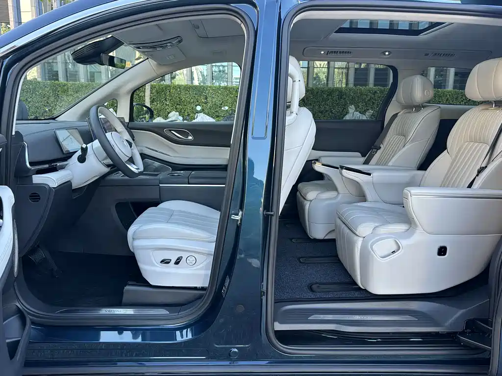 Voyah Dreamer PHEV 4 WD Flagship Kunpeng