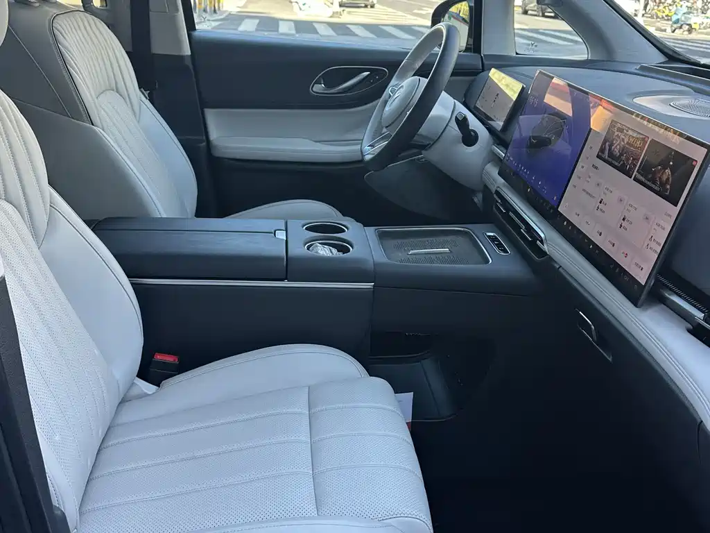 Voyah Dreamer PHEV 4 WD Flagship Kunpeng