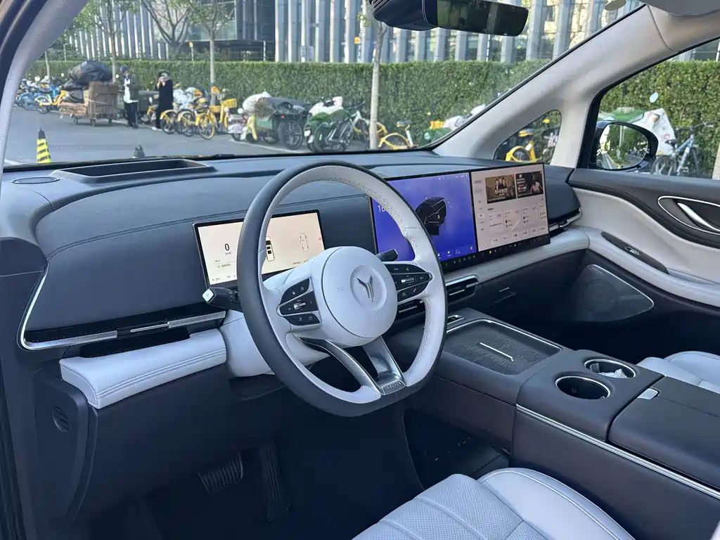Voyah Dreamer PHEV 4 WD Flagship Kunpeng