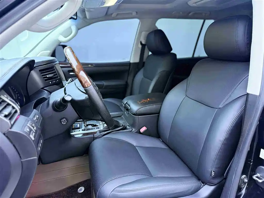 Lexus LX 570
