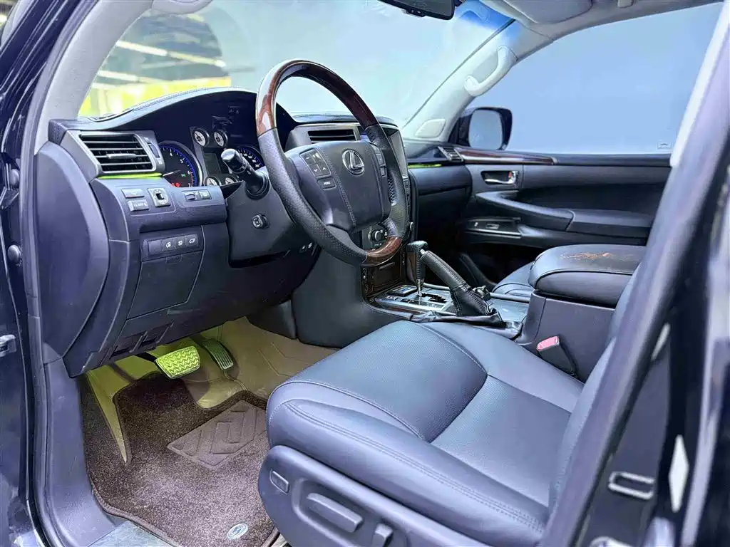 Lexus LX 570
