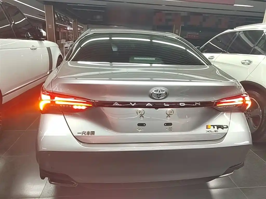 Avalon 2.0 L XLE Premium CN-VI