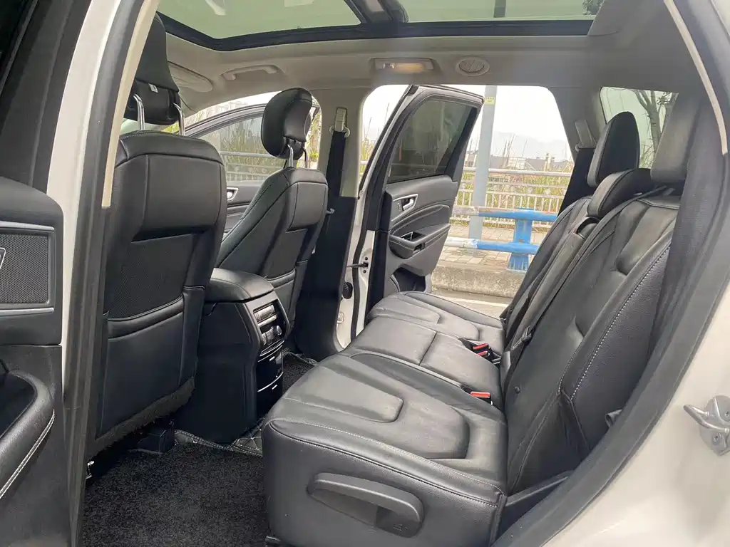 Edge EcoBoost 245 2 WD Grand Sharp 7-seat CN-V