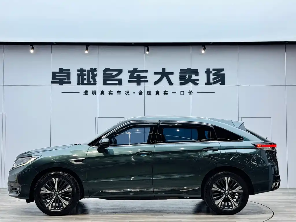Honda UR-V 370 TURBO 4 WD Premium