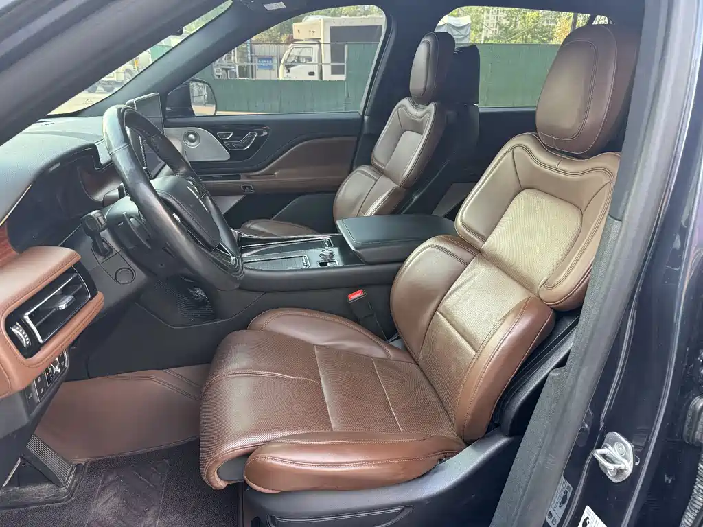 Aviator 3.0 T V6 4 WD Executive