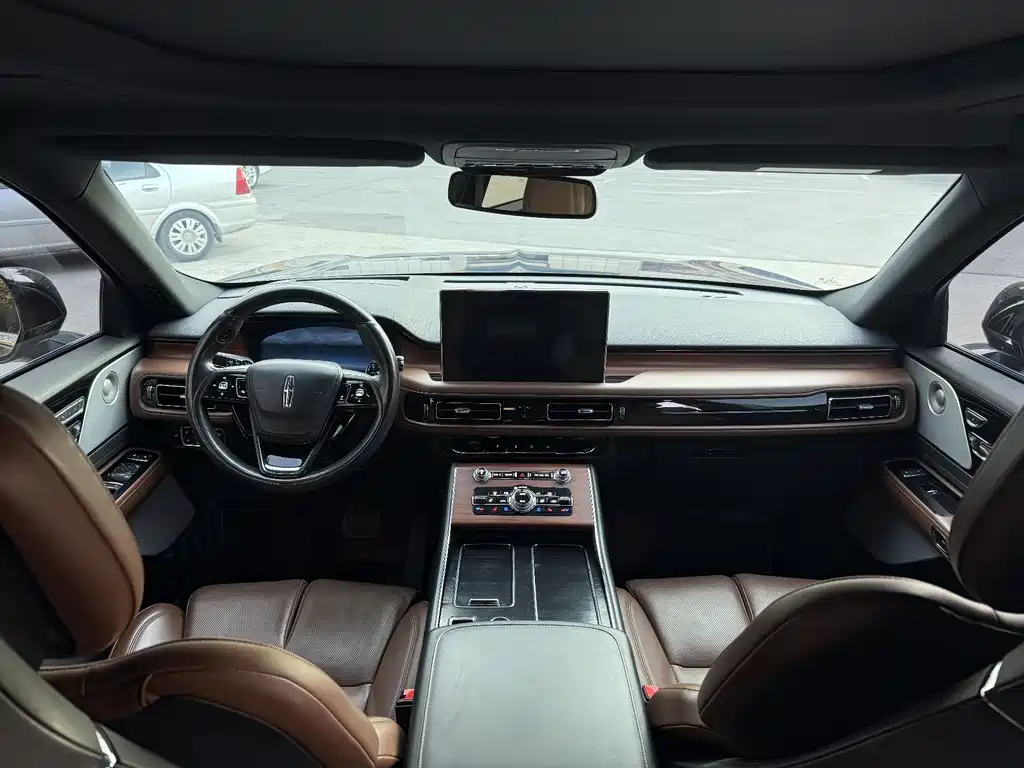 Aviator 3.0 T V6 4 WD Executive