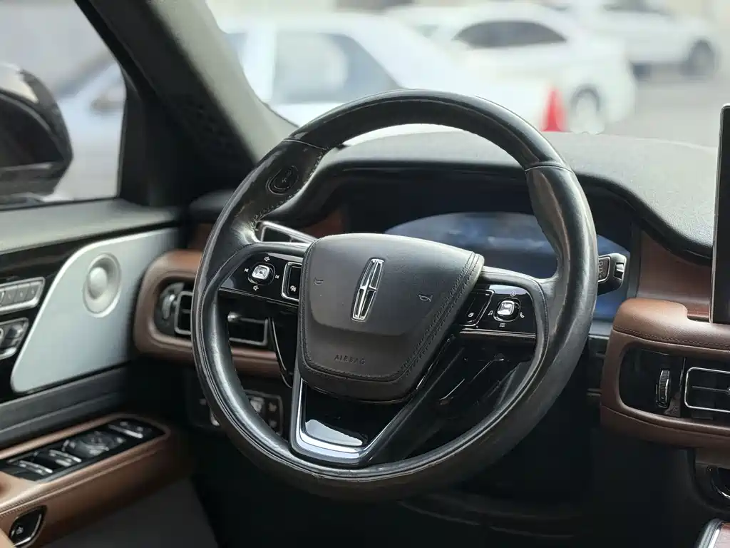 Aviator 3.0 T V6 4 WD Executive