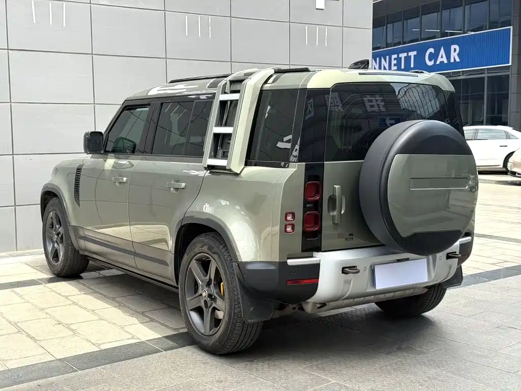 Land Rover Defender 110 P400 SE