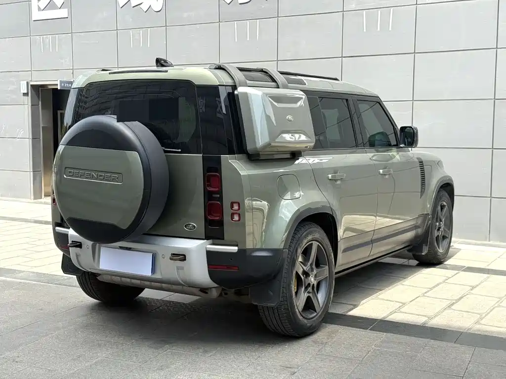 Land Rover Defender 110 P400 SE