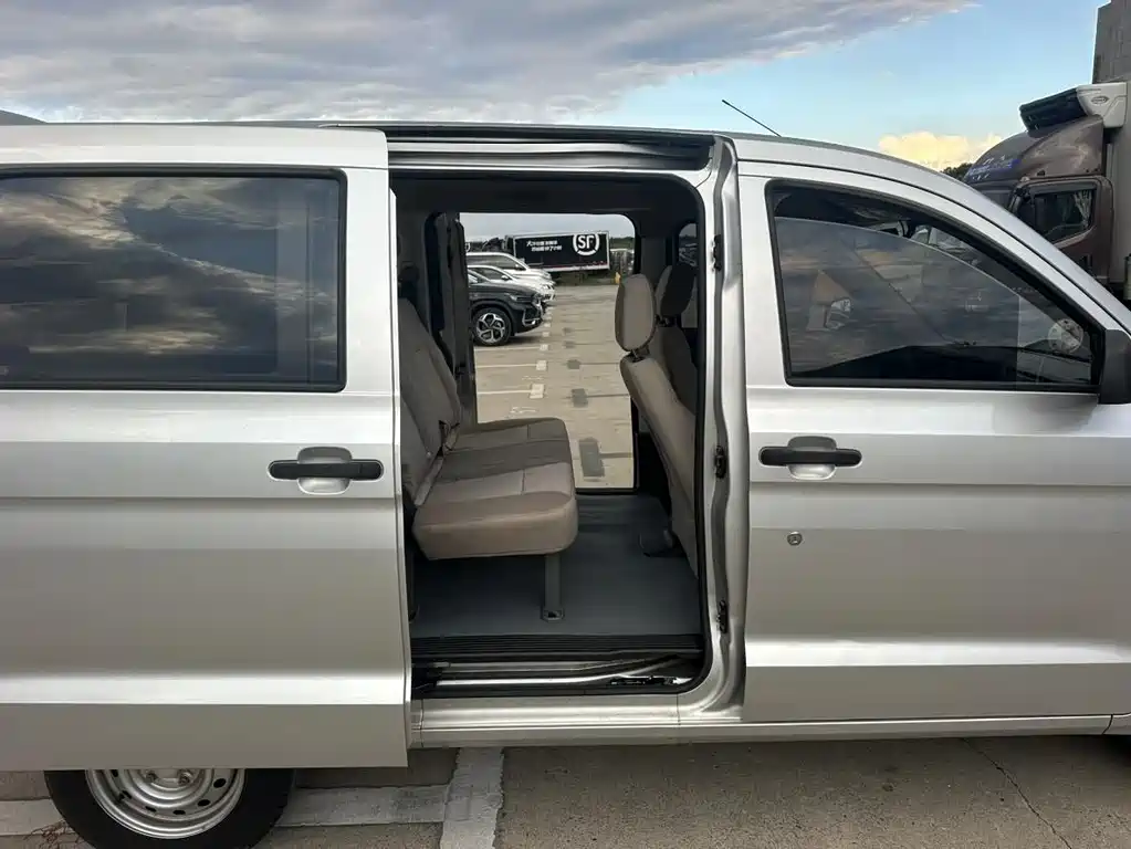 Wuling Hongguang V 五菱宏光V 2021款 1.5 L改款劲享版LAR