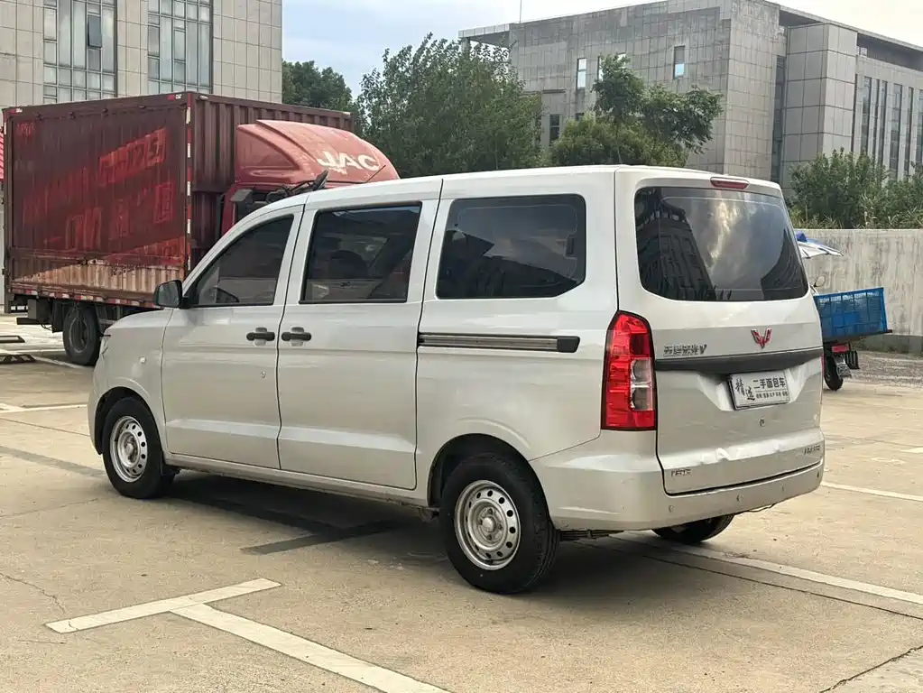 Wuling Hongguang V 五菱宏光V 2021款 1.5 L改款劲享版LAR