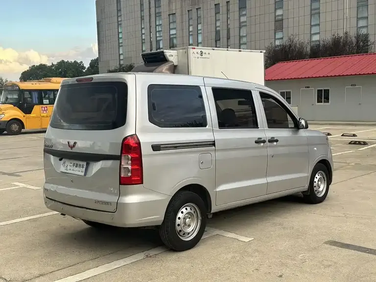 Wuling Hongguang V 五菱宏光V 2021款 1.5 L改款劲享版LAR