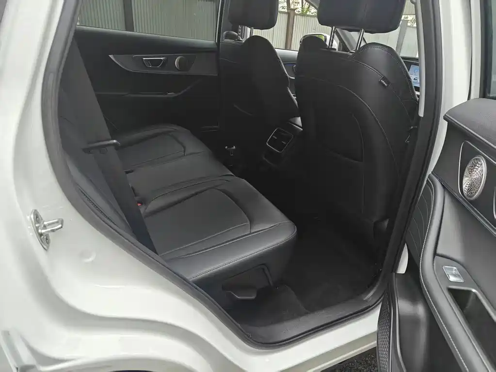 Tiggo 8 PRO Champion 290 T 2 WD Shine 5-seat