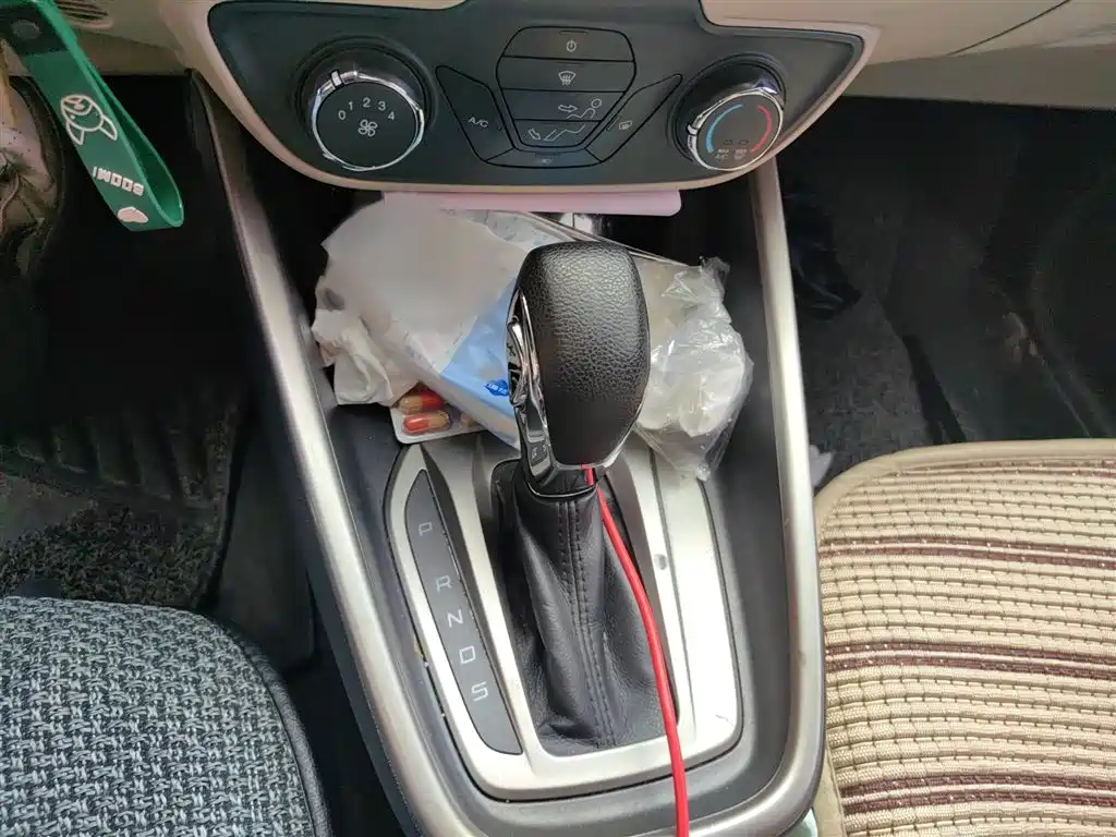 Escort 1.5 L Auto Comfort