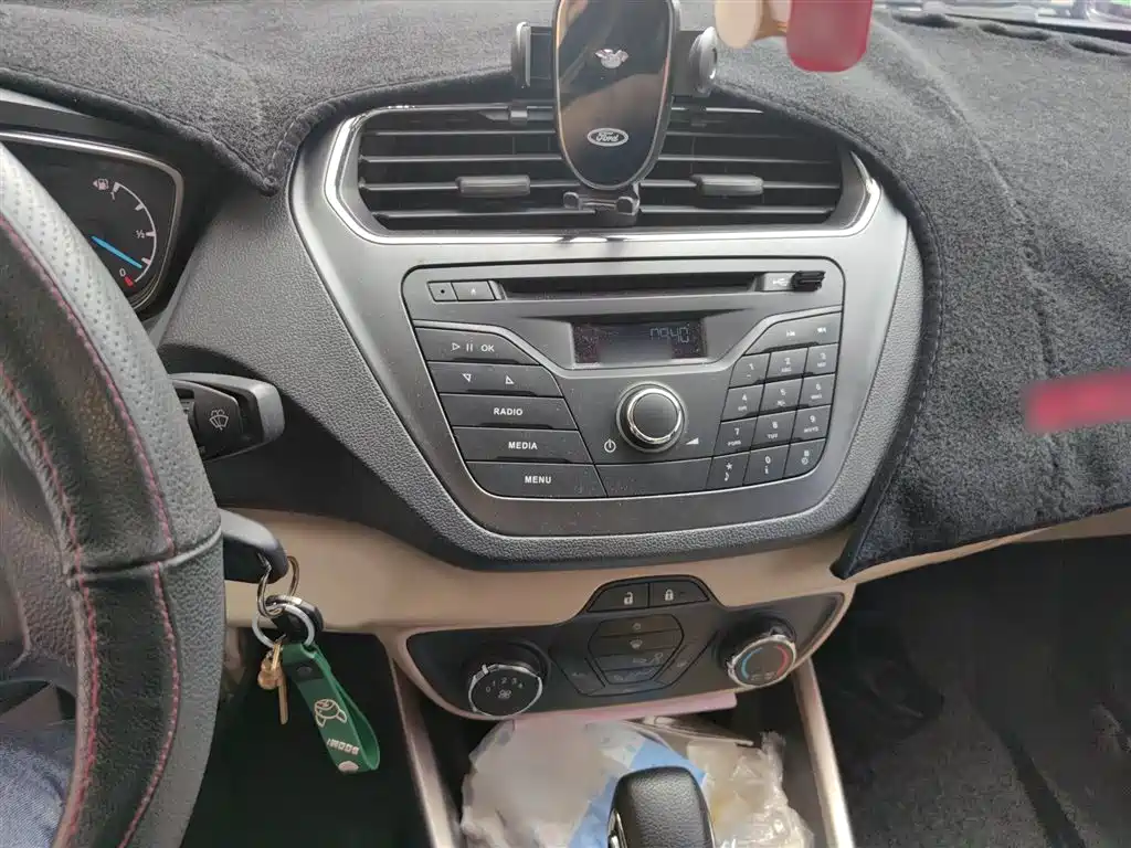 Escort 1.5 L Auto Comfort